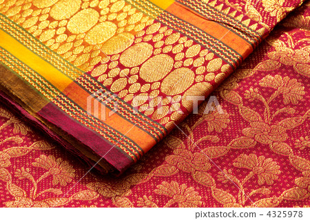 Indian saris 4325978