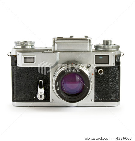 Old rangefinder camera isolated Old rangefinder camera isolated 4326063