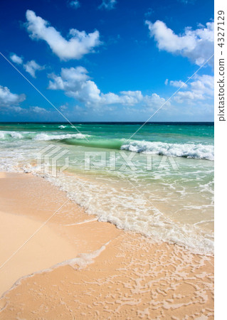 Beautiful beach and sea Beautiful beach and sea 4327129