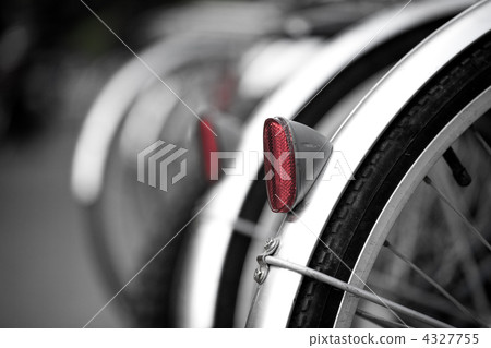 Rear reflector on bike wheel 4327755