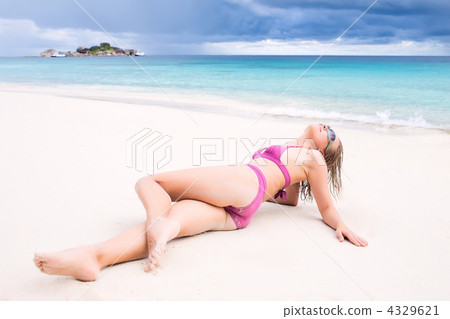 Bikini woman 4329621