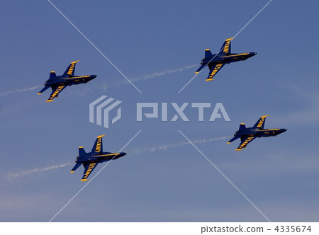 Simultaneous Roll Flight of the 4 Navy Aircraft Flight Team, Blue Angels 4335674