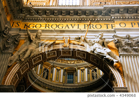 Arch with sculptures in St. Peter's Cathedral 4349068