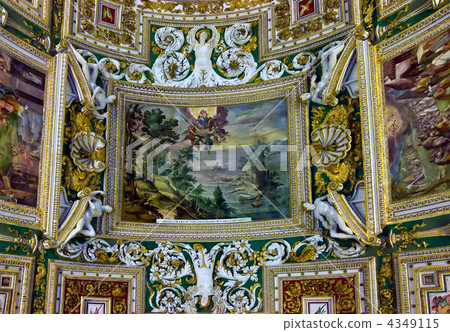 Rich ceiling ornament in a museum of Vatican Rich ceiling ornament in a museum of Vatican 4349115