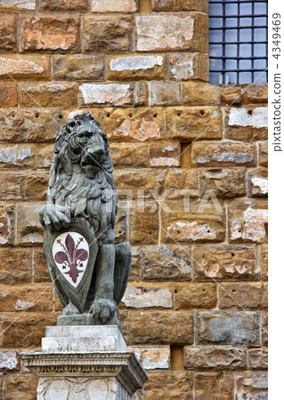 Sculpture of lion Sculpture of lion 4349469