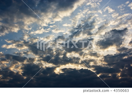 Beautiful sanset on the Volga river in Samara. Beautiful sanset on the Volga river in Samara. 4350083