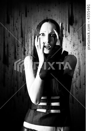 Scared goth woman portrait Scared goth woman portrait 4355491