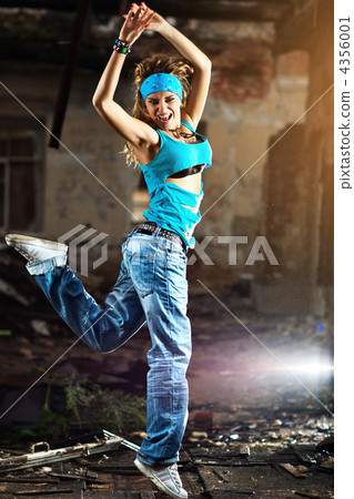 Young woman dancing 4356001