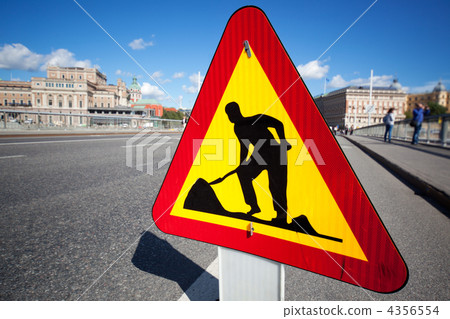Caution digging sign 4356554