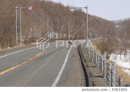 Ezoshika road crossing 4361800