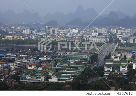 桂林城市景觀和大通集團與漓江 桂林城市景觀和大通集團與漓江 4367612