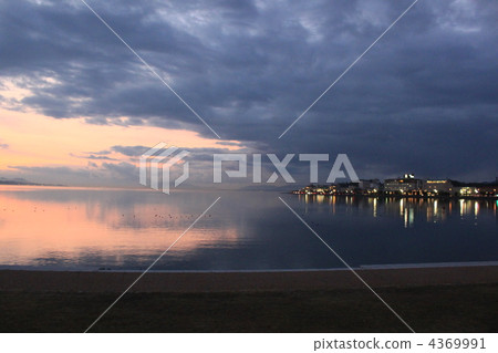 傍晚到晚上 4369991