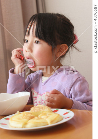 girl, snack, child 4370587