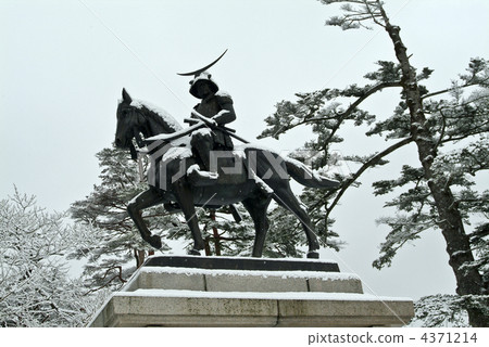Snow Masamune horse riding statue 4371214