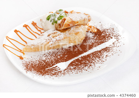 strudel with apples 4374460