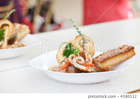 seafood soup 4380112