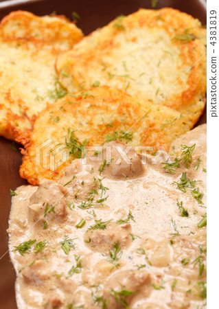 potato pancakes 4381819