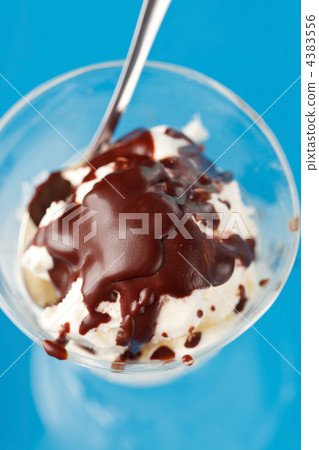 vanilla ice cream with chocolate vanilla ice cream with chocolate 4383556