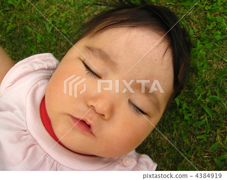 寶寶睡午覺 寶寶睡午覺 4384919