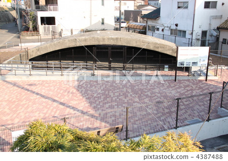 Old Army Chofu Airfield Fuchu City Shiraitai Body Bunker (Enemo) 4387488