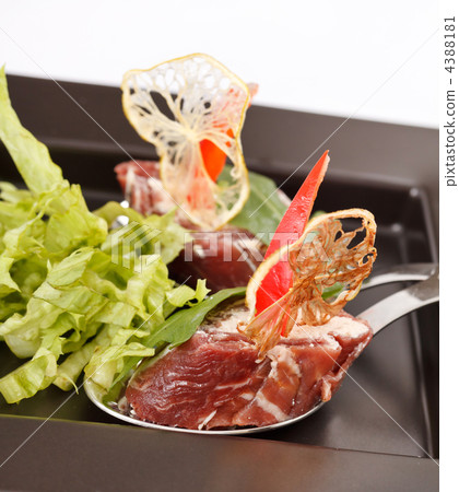 meat rolls with salad 4388181