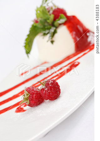 Souffle with raspberry Souffle with raspberry 4388183