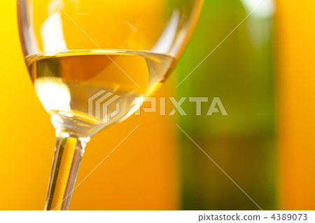 white wine 4389073