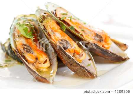 mussels with zucchini 4389506