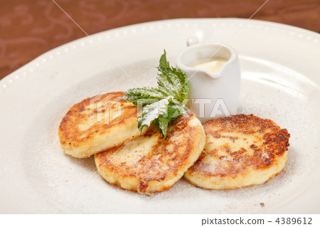 Cheese pancakes with sour cream Cheese pancakes with sour cream 4389612