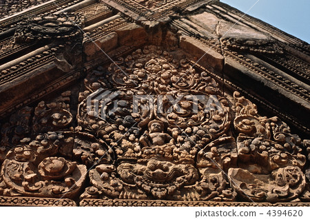 Banteay Srei gable decoration (Angkor Wat, Siem Reap, Cambodia) Banteay Srei gable decoration (Angkor Wat, Siem Reap, Cambodia) 4394620