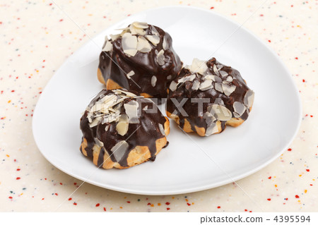 chocolate eclairs chocolate eclairs 4395594