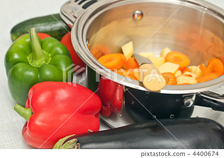 vegetables in the pan vegetables in the pan 4400674