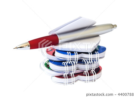Four heart-shaped notepad and pen. Four heart-shaped notepad and pen. 4400788