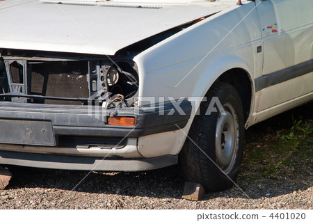 Cars after crash 4401020