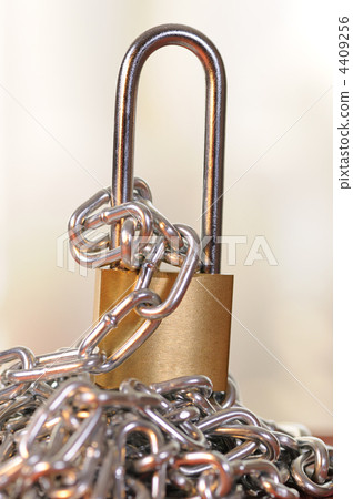 padlock with cain 4409256