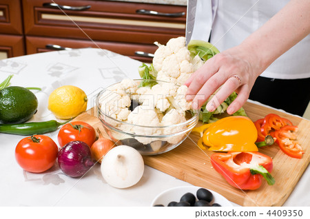 Cooking food Cooking food 4409350