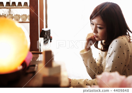 A woman waiting at a cafe 4409848