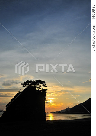 在Inase Inasa海灘的日落 4409983