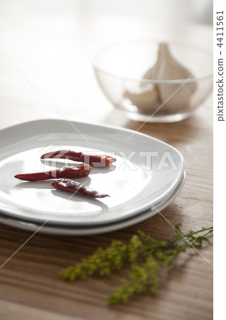 Table table with white dishes, garlic and peppers Table table with white dishes, garlic and peppers 4411561