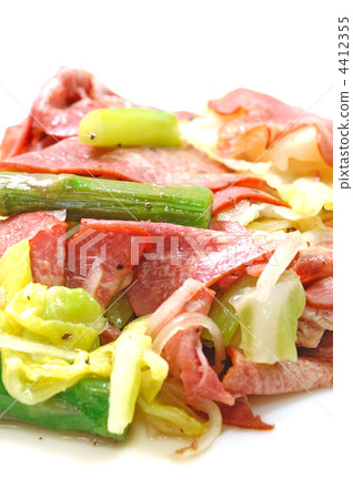 Delicious beef tongue and Spring chap salad Delicious beef tongue and Spring chap salad 4412355
