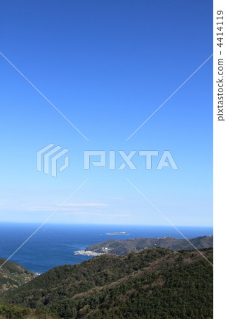 來自伊豆天際線的初始 4414119