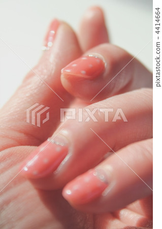 nail  4414664