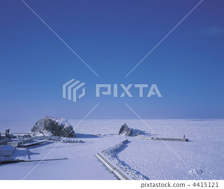 Ue Lake port closed to drift ice 4415121