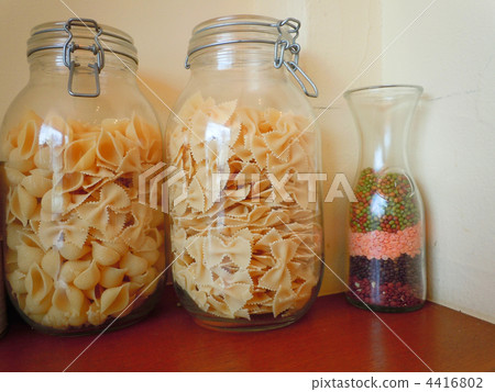 在一個瓶子裡的麵食 4416802