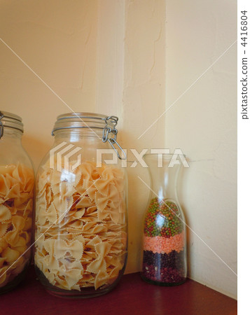在一個瓶子裡的麵食 4416804