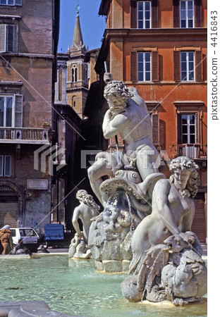 Roman Navona Plaza 4416843
