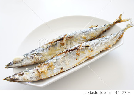 Grilled saury with salt 4417704