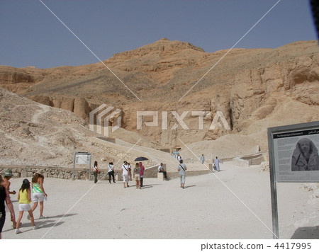 Valley of the royal family 4417995