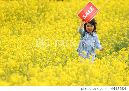 Image of spring sale (Running girls) 4418684