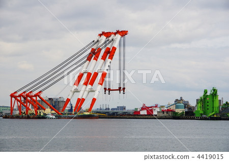 Huge crane ship 4419015